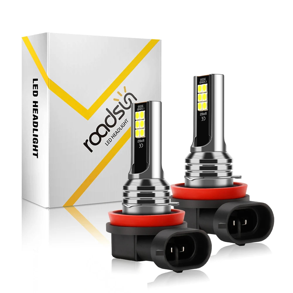 Eine Box mit zwei LED-Scheinwerferglühbirnen, die helles weißes Licht und silbernes Gehäuse aufweisen.