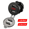 Schwarzer Dual-USB-Auto-Ladegerät mit Anzeige von 5V und 2,1A Stromabgabe
