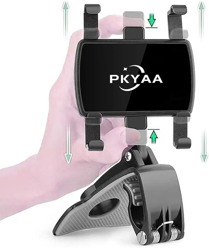 Una mano sostiene un soporte para teléfono negro con una pantalla que muestra PKYAA, posicionado para un coche.