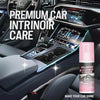 Eine Flasche Premium Car Intrinoir Care Polierreiniger in einer Auto-Innenraum-Umgebung.