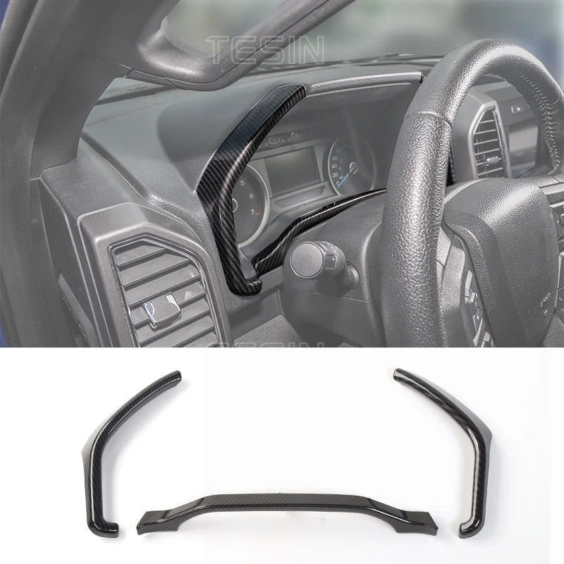 Pièce de garniture à grain de fibre de carbone pour la console centrale et le volant d'un Ford F-150.
