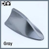 Antenne de voiture universelle en nageoire de requin grise vue de profil.