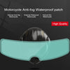 Casco de motocicleta con película antiempañante clara aplicada al visor.