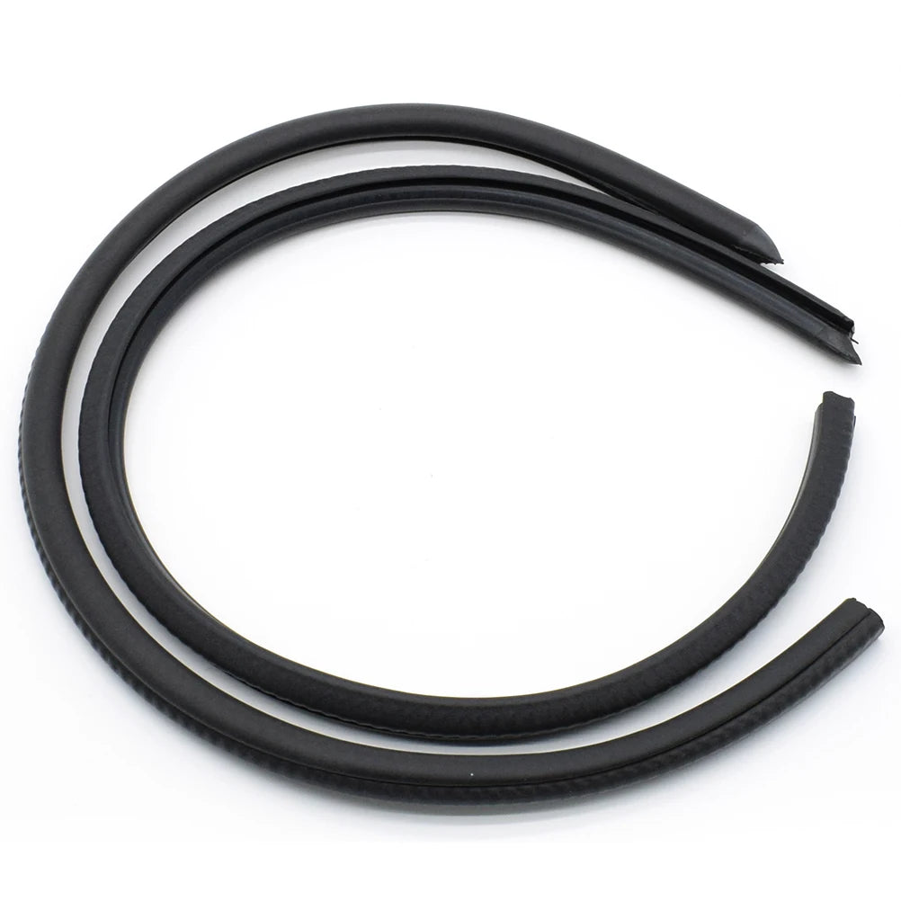 Schwarze flexible Dichtungsstreifen für Autotürkanten zur Lärm- und Staubschutz.