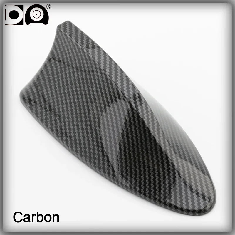 Antenne en fibre de carbone noire en forme de nageoire de requin.