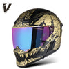 Casco de motocicleta negro y dorado con visor reflectante.
