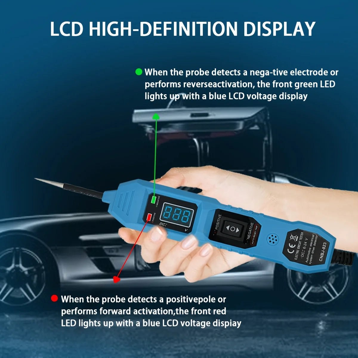 Une main tient un dispositif de sonde électrique bleue, démontrant sa fonction sur un système automobile.