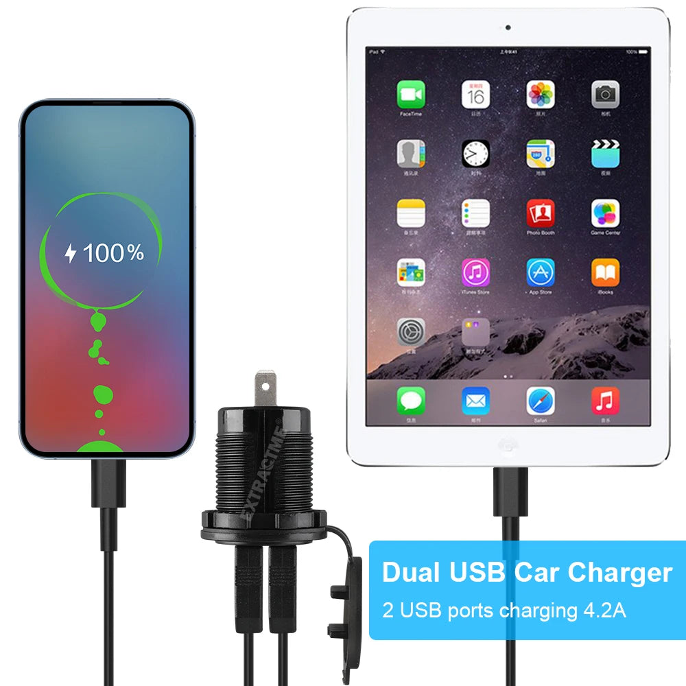 Doppel-USB-Auto-Ladegerät mit Smartphone und Tablet, die die Akkuleistung anzeigen