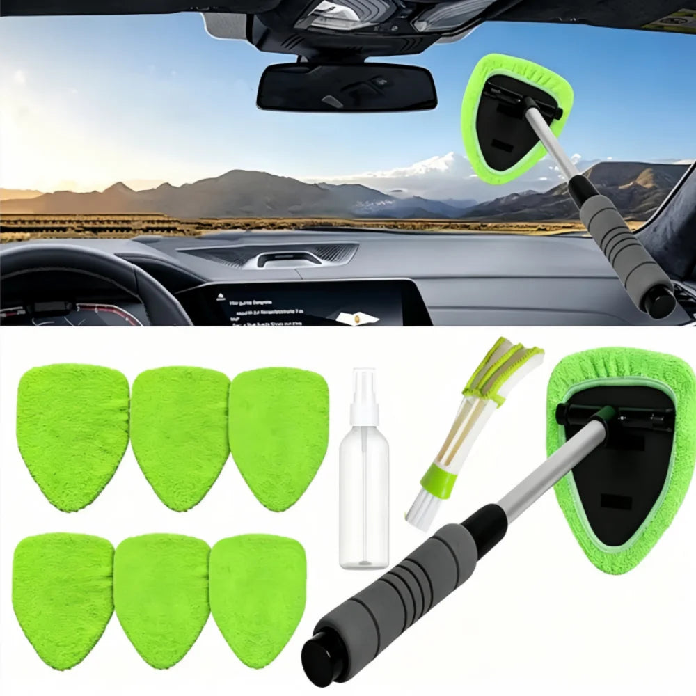 Un ensemble de neuf brosses de lavage pour voiture en microfibre et un outil de nettoyage sont utilisés dans l'habitacle d'un