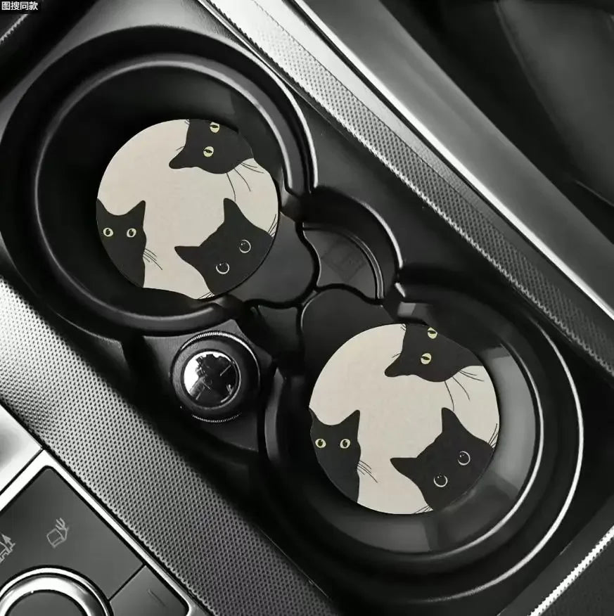 Dos portavasos para coche antideslizantes con un diseño de flor de gato blanco y negro adorable.