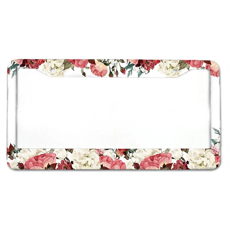 Aluminium-Kennzeichenabdeckung mit floralem Kranzdesign aus rosa und weißen Rosen.