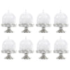 Ein Set aus fünf klaren Glas-Dom-Cupcake-Ständer mit silbernen Metallbasis.