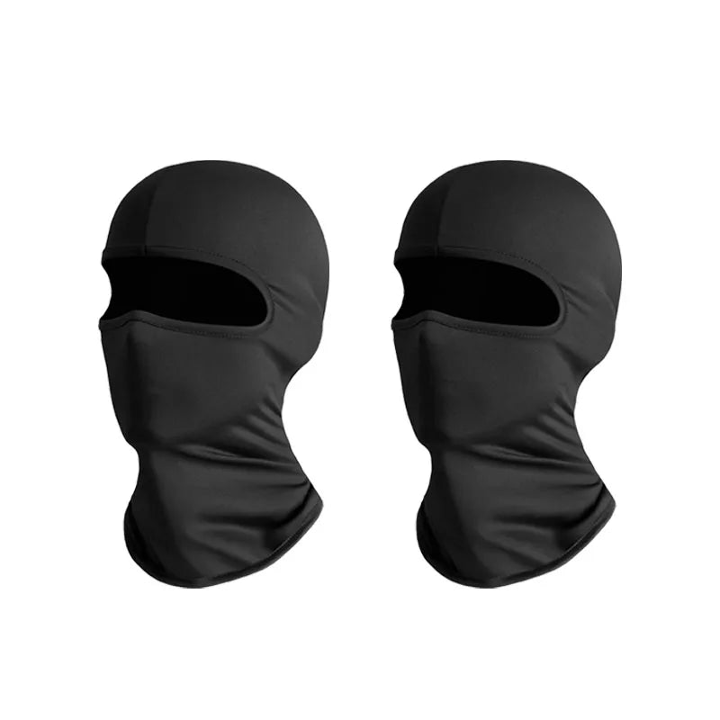 Ein Paar schwarze, vielseitige, schnelltrocknende Balaclava-Gesichtsmasken nebeneinander.