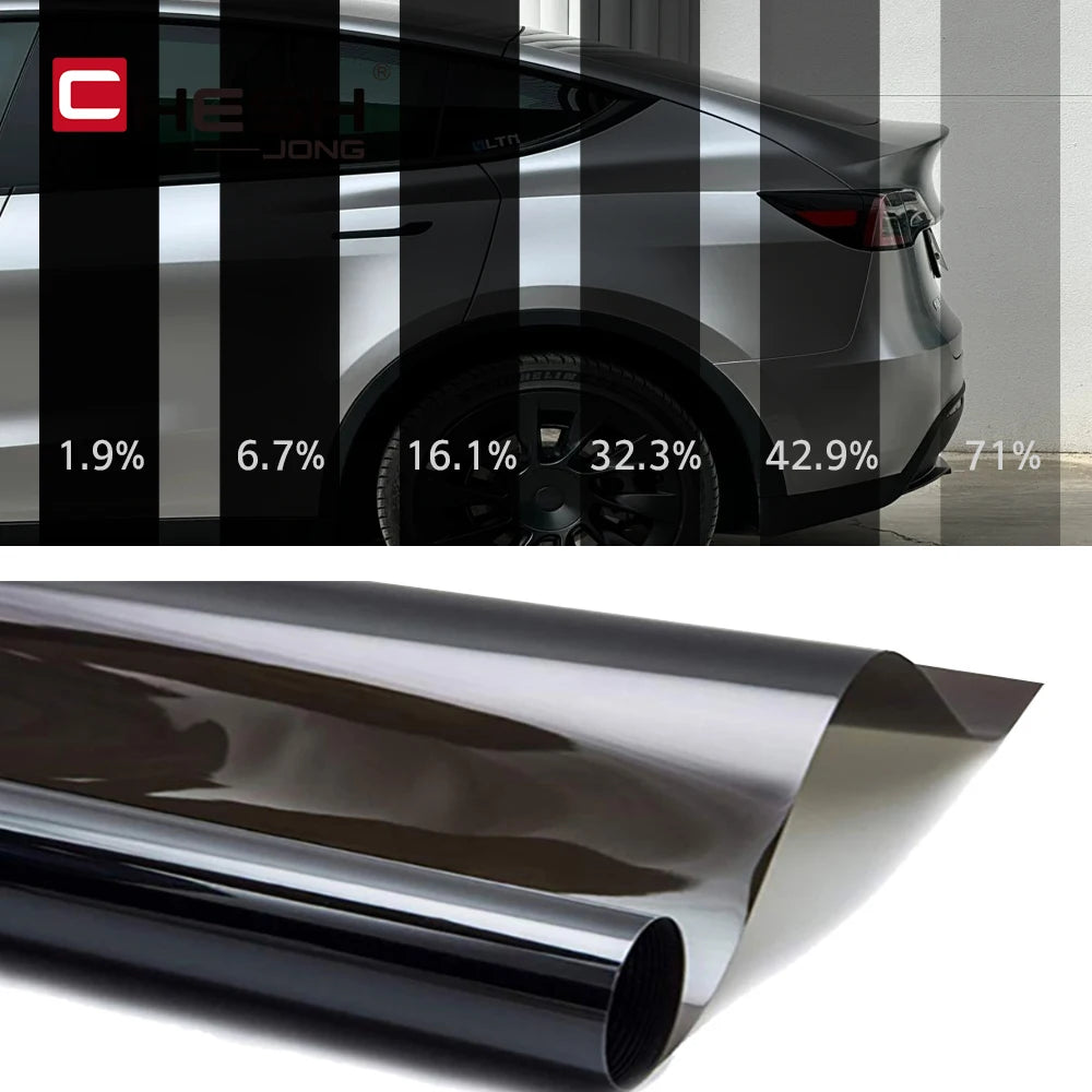 Un rouleau de film teinté pour voiture de haute qualité avec une surface lisse et réfléchissante.