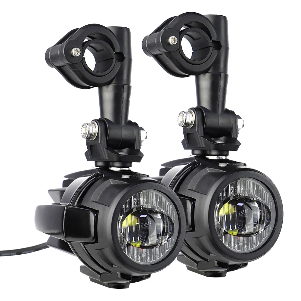 Un jeu de phares antibrouillard LED auxiliaires noirs pour motos.