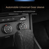 Manchon universel noir en cuir pour engrenages, montré dans l'intérieur d'une voiture.