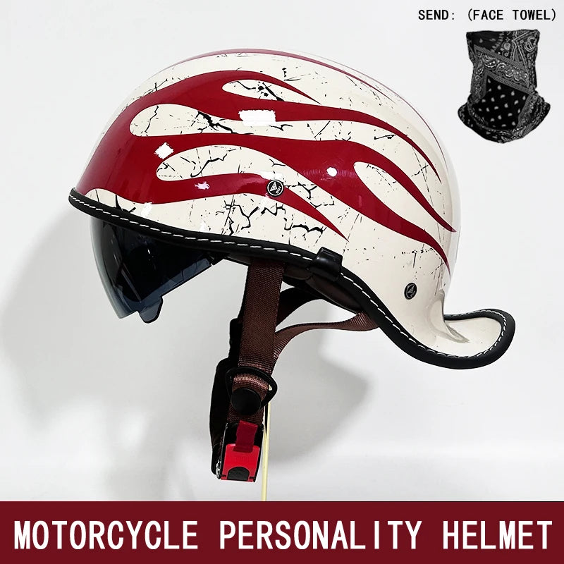 Ein rot-weiß gemustertes Motorradhelm mit einem schwarzen Handtuch.