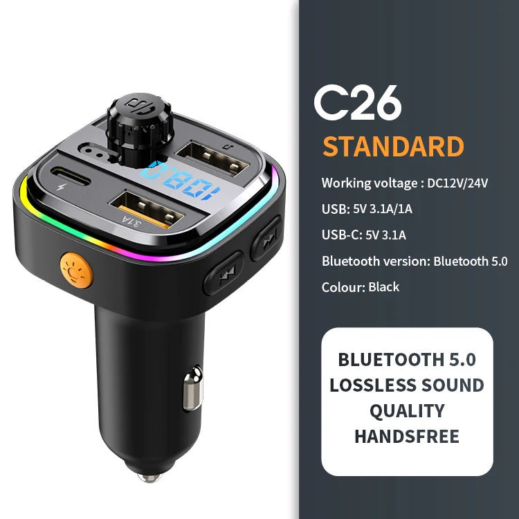 Schwarzer Bluetooth-Auto-Audio-Transmitter mit USB-Anschlüssen und Mikrofon.