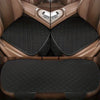 Un ensemble de housses de siège auto noires en cuir matelassé à motif diamant, présentées sous différents angles.