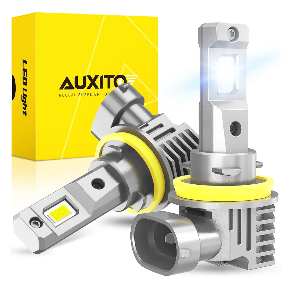 Un assemblage d'ampoule LED argentée est montré à côté de sa boîte jaune.