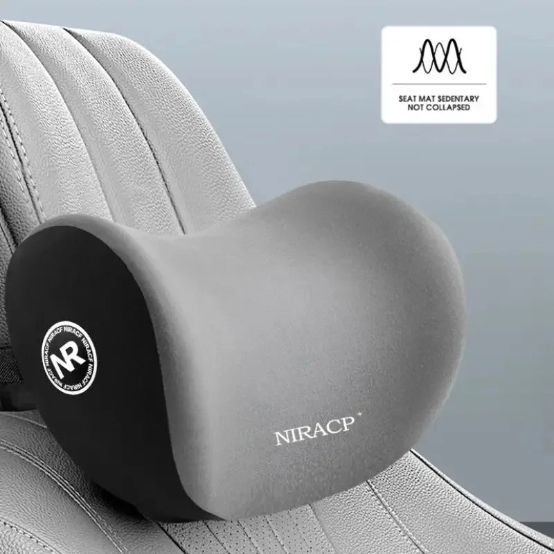 Graue Sitzmatte mit NRACP-Logo auf einem Autositz, zeigt dass sie nicht zusammengefaltet ist.
