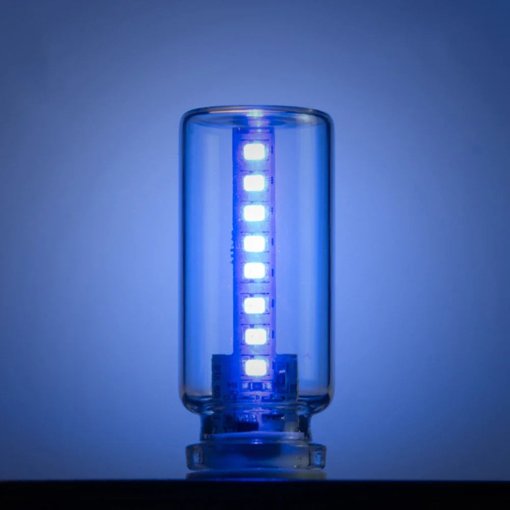 Klares Glasröhrchen mit LED-Lichtleiste, als Auto- oder Innenbeleuchtung.