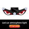 Una luz automotriz negra con diseño de luz de ambiente LED roja y blanca.
