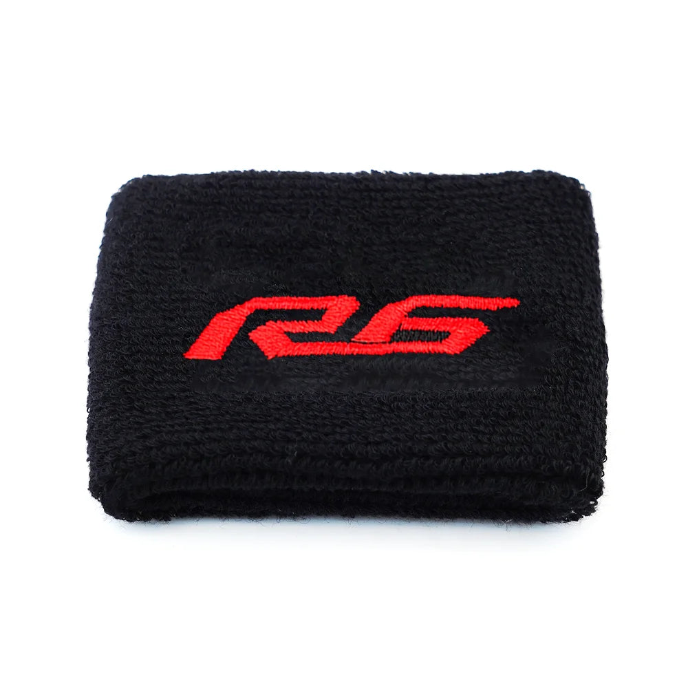 Chiffon microfibre noir avec logo de rayure de course rouge, utilisé comme couvercle de réservoir de liquide de frein et port