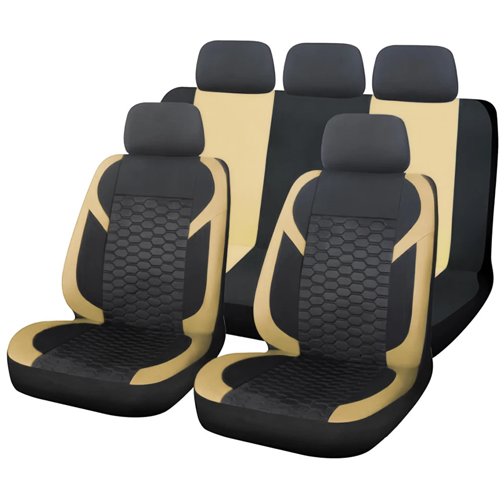 Ein Set schwarzer und heller Carseat-Abdeckungen mit Honigwabenstickerei.