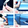 Guide étape par étape pour installer un protecteur de joint en caoutchouc sur une portière de voiture.