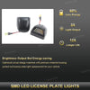 Una luz de matrícula SMD LED negra mostrada junto a su empaque y beneficios listados.