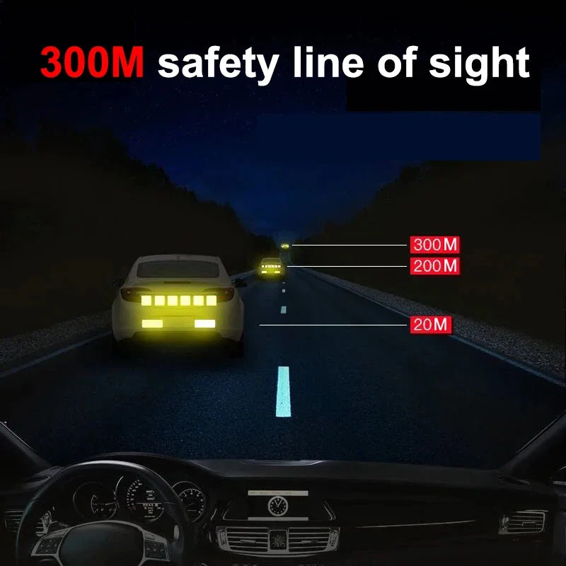 Une voiture roulant sur une route avec divers marqueurs de distance indiquant les lignes de visée de sécurité.