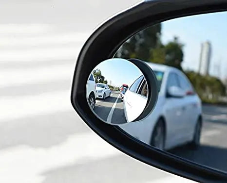A 360° adjustable rearview mirror showing a white car in the reflection.