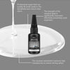 Une bouteille de liquide de réparation de fissures pour pare-brise à côté d'un verre transparent, illustrant son utilisation 