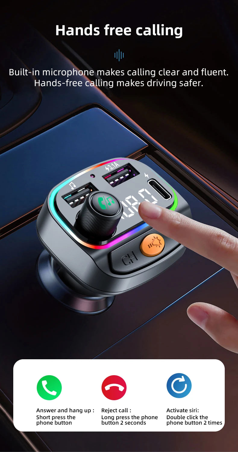 Nahaufnahme eines Auto-Bluetooth-FM-Transmitters mit Bedienelementen und einer Hand, die das Gerät für freihändiges Telefonie