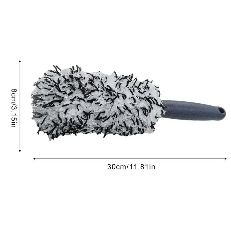 Brosse de nettoyage noire avec une tête en microfibre blanche pour nettoyer les jantes.