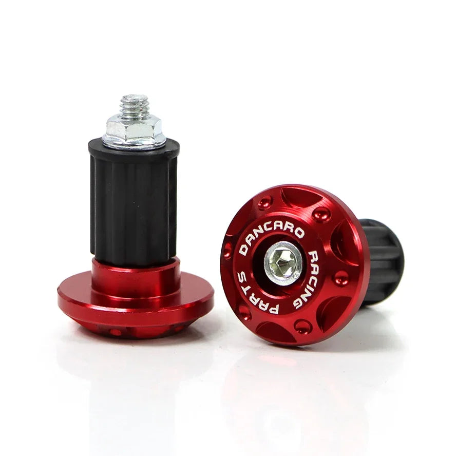 Empuñaduras de contrapeso para manillar de metal CNC rojo y negro con un perno plateado visible.
