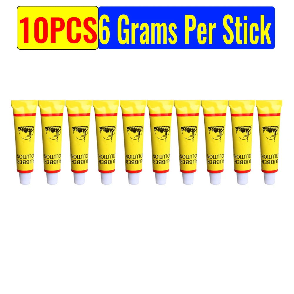 Une rangée de tubes jaunes étiquetés 10 pièces, 6 grammes par bâton pour un kit de colle de réparation de pneus.