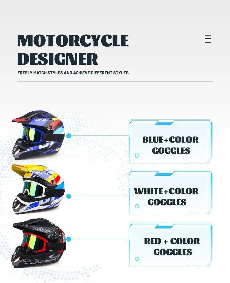 Trois casques de moto tout-terrain à face complète noirs et accentués, montrant différents styles assortis.