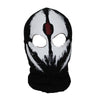 Mascarilla balaclava facial completa en blanco y negro con un diseño de acento rojo.