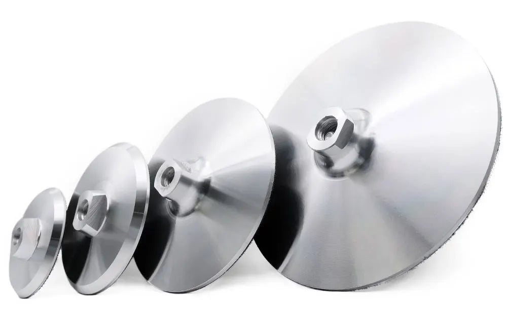 Trois patins arrière en aluminium réglables pour outils de polissage, présentés sur fond blanc.