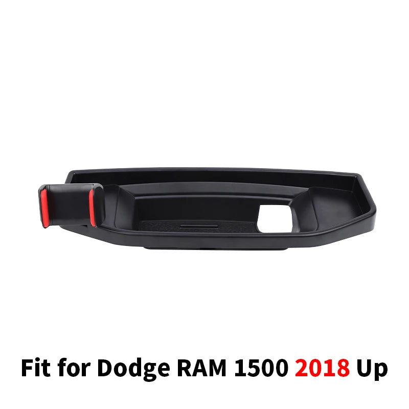 Schwarze Mittelkonsole-Handyhalterung für den 2018 Dodge RAM 1500.