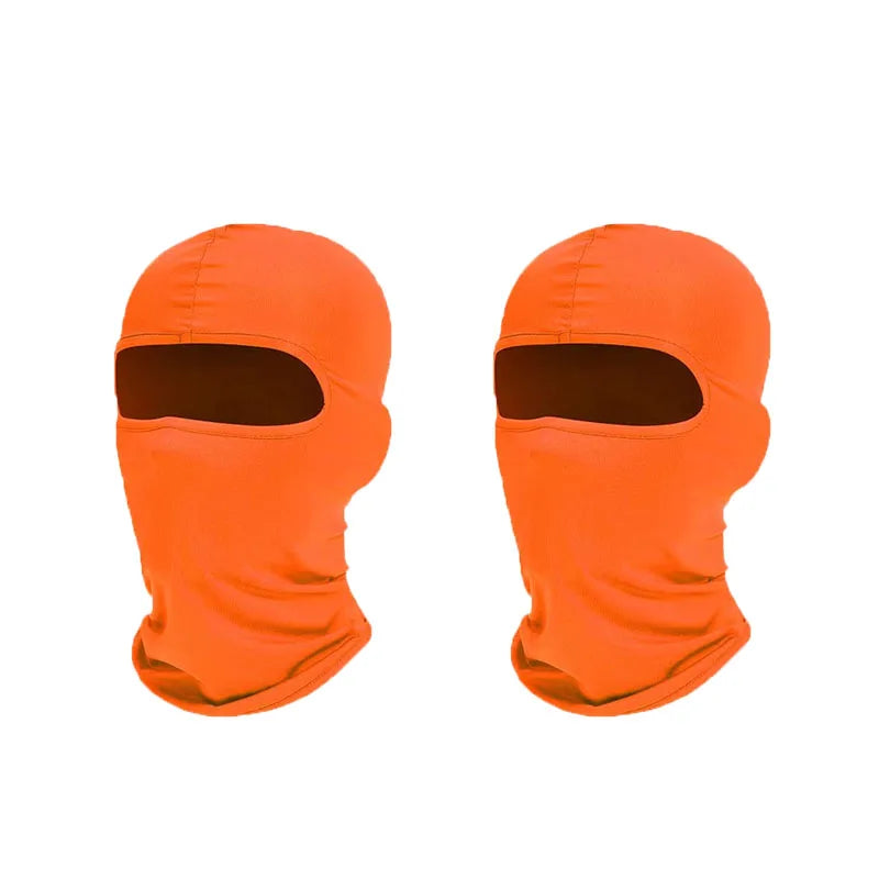 Orange Balaclava Gesichtsmaske von vorne, die Stoff und das Design hervorhebt.