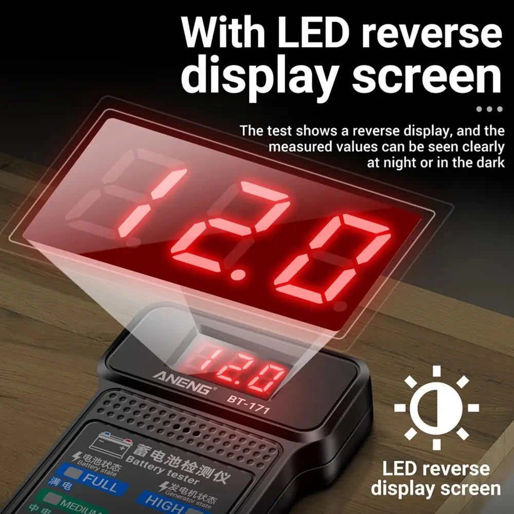 Digitaler Batteriemessgerät mit LED-Rückbeleuchtungsanzeige auf Holzoberfläche.