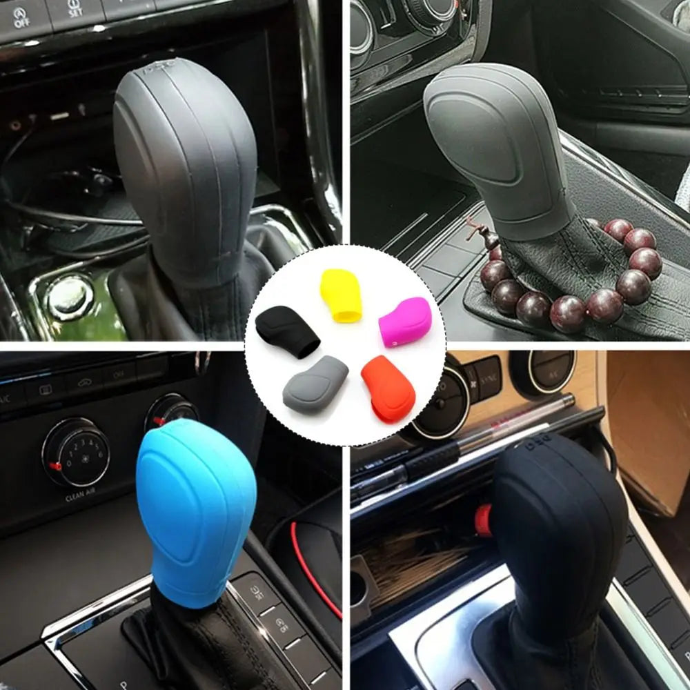 Varias tapas de palanca de cambios de silicona en negro, gris, amarillo y rosa mostradas en un interior de coche.