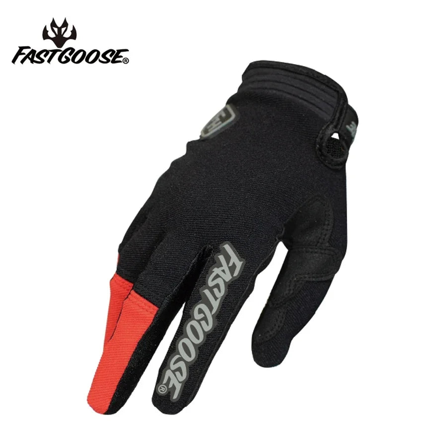 Gants de moto Black FastGoose avec accents orange, vue rapprochée.