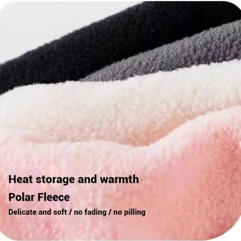 Primer plano de un producto de forro polar polar mostrando tres tonos de gris y rosa.