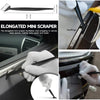 Herramienta mini alargada para raspar utilizada para envolver vinilo, mostrada en uso en una ventana de coche.
