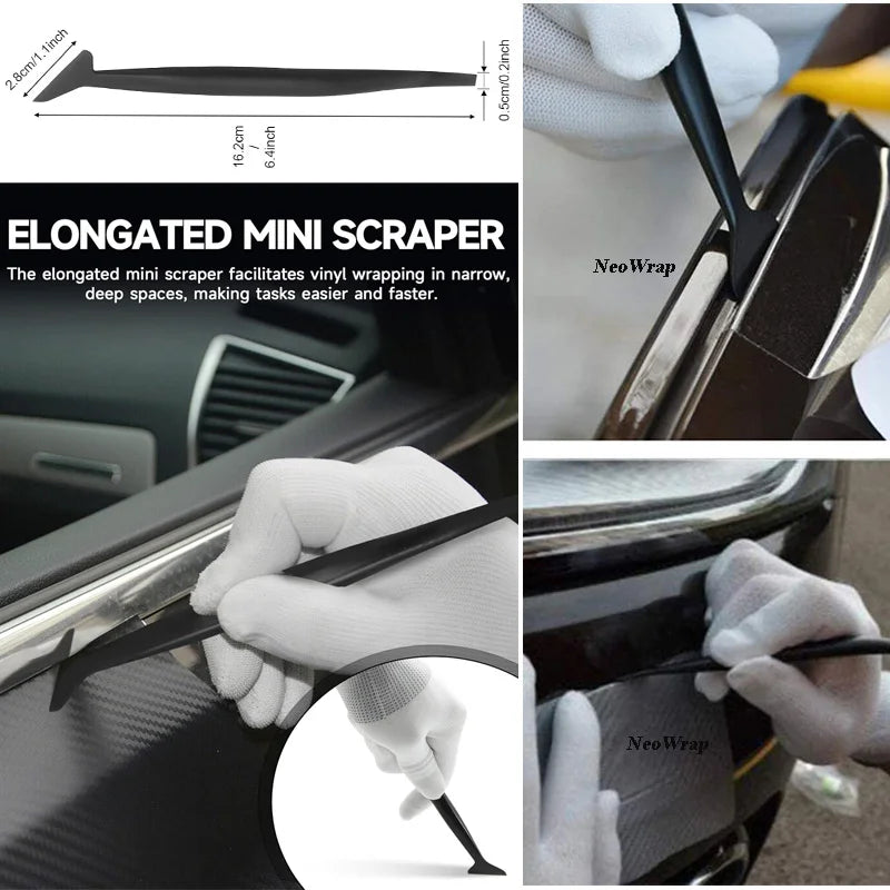 Herramienta mini alargada para raspar utilizada para envolver vinilo, mostrada en uso en una ventana de coche.