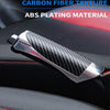 Grip de frein à main en fibre de carbone argentée sur un intérieur de voiture.